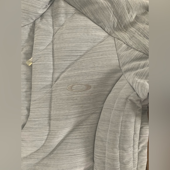 New Vintage Oakley Ski Jacket! Only worn maybe 3 times. - Picture 2 of 14